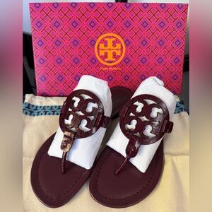 TORY BURCH Miller Sandals Croc Embossed, Claret Size 6
